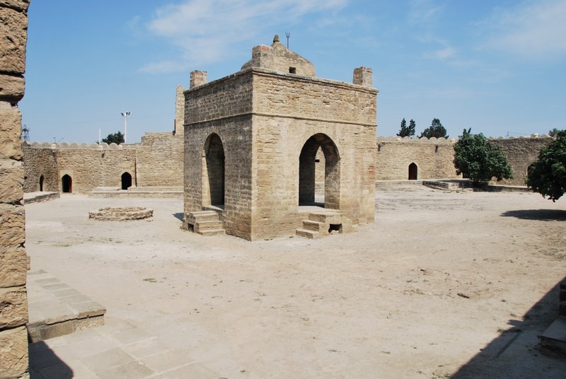 Azerbaijan-Baku/AatashgahDSC_1203.JPG