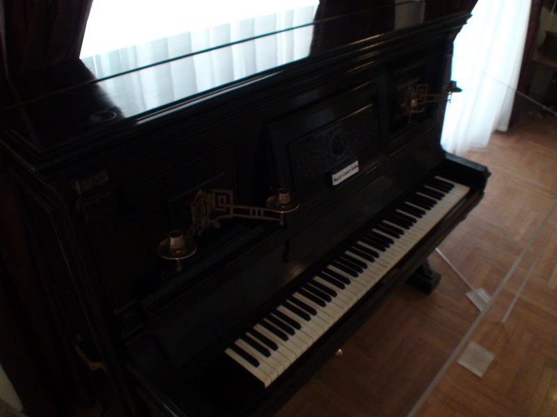 Iran-Tabriz/IR_TAB_piano_DSC00267.JPG Iran-Tabriz/IR_TAB_piano_DSC00267.JPG