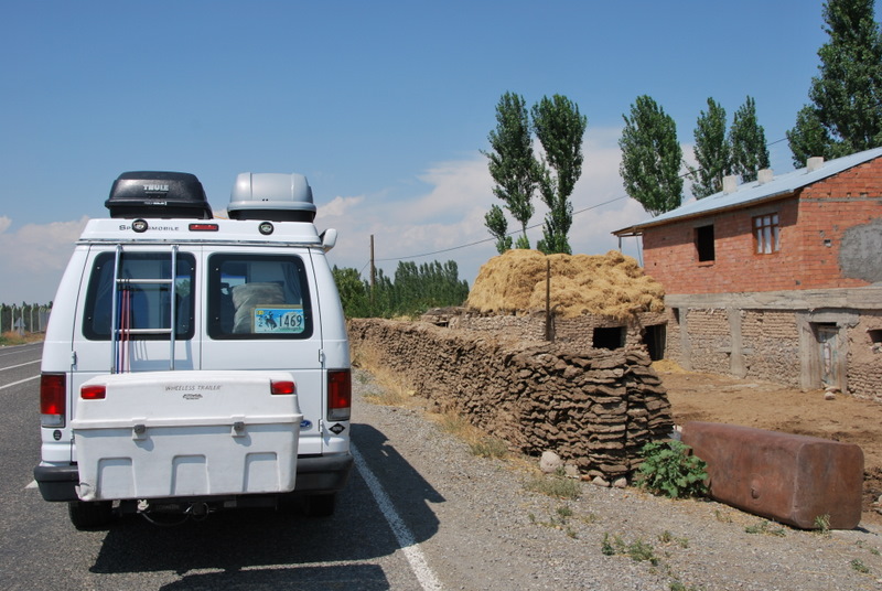Turkey-RT-enroute-ERZ/TR_toERZ_dngwall1_DSC_0919.JPG Turkey-RT-enroute-ERZ/TR_toERZ_dngwall1_DSC_0919.JPG