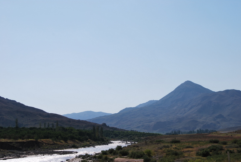 Turkey-RT-enroute-ERZ/TR_toERZ_mtnrvr_DSC_0970.JPG Turkey-RT-enroute-ERZ/TR_toERZ_mtnrvr_DSC_0970.JPG