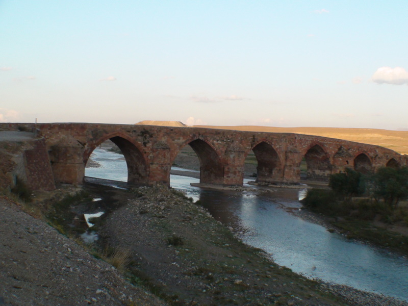 Turkey-RT-enroute-ERZ/TR_toERZ_oldBrdge_DSC00332.JPG