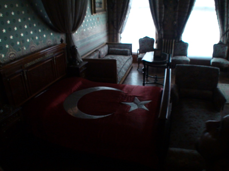 Turkey_RT_Istanbul_DBPalace/TR_IST_DB_AtaTurkBed_DSC00484.JPG